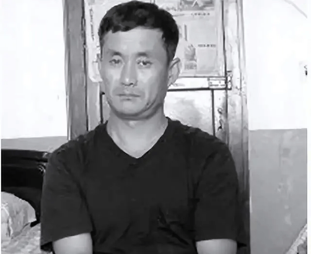 瀋陽版「賊王」張顯光,持槍掟炸彈打劫銀行,身背8條人命。 瀋陽版「賊王」張顯光,持槍掟炸彈打劫銀行,身背8條人命。