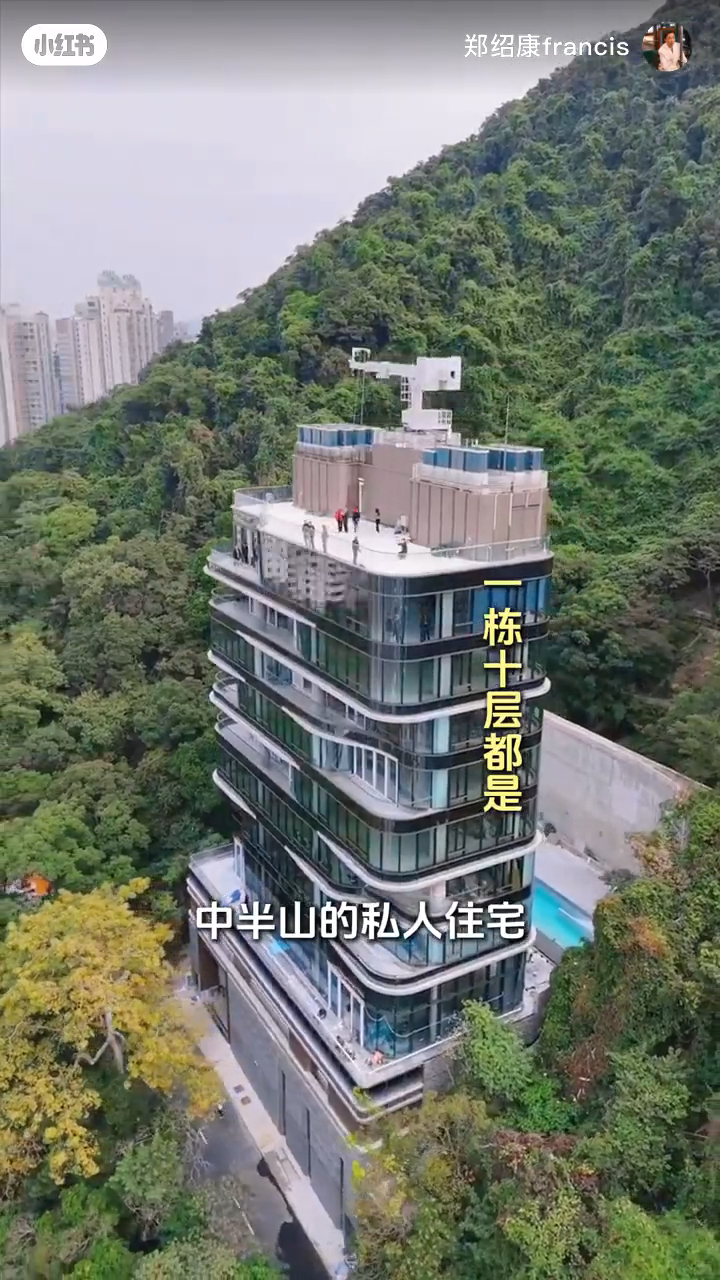 有「天下第一關」的鄭紹康,受邀出席LV家具展,地點是在中半山超級豪宅。 有「天下第一關」的鄭紹康,受邀出席LV家具展,地點是在中半山超級豪宅。