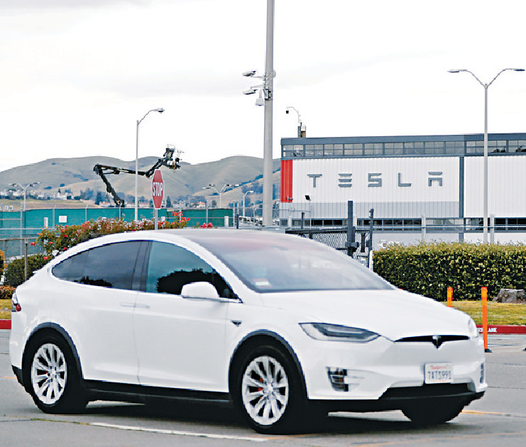 美股再创新高，投资热话是电动车股Tesla股票大幅爆升。资料图片