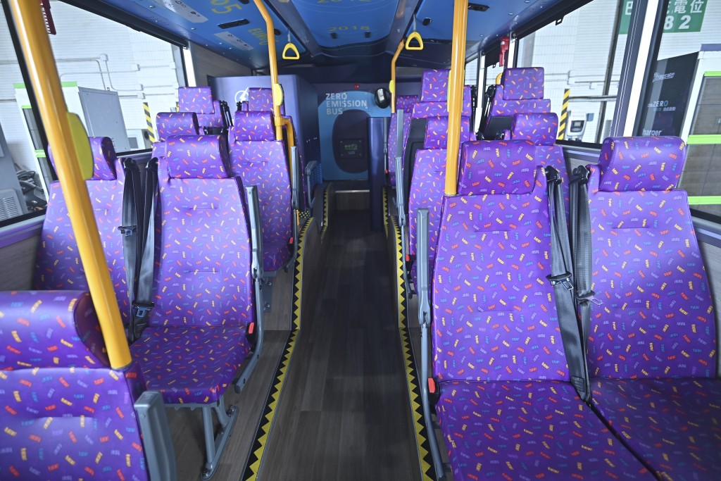 「HK Bus Channel 巴士台」提醒乘客上車後，應揀選適當座位。資料圖片