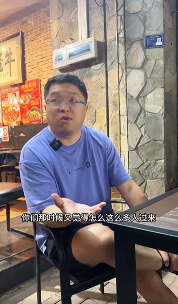 他指出以往香港人對於自由行的內地遊客，有種「過來霸佔資源」的想法