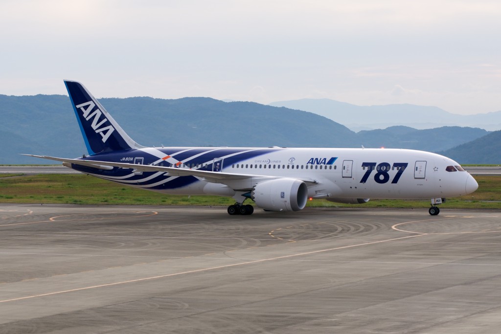 全日空波音787客機引擎異常,一度宣告緊急狀態,幸而最終安全降落。維基網站 全日空波音787客機引擎異常,一度宣告緊急狀態,幸而最終安全降落。維基網站