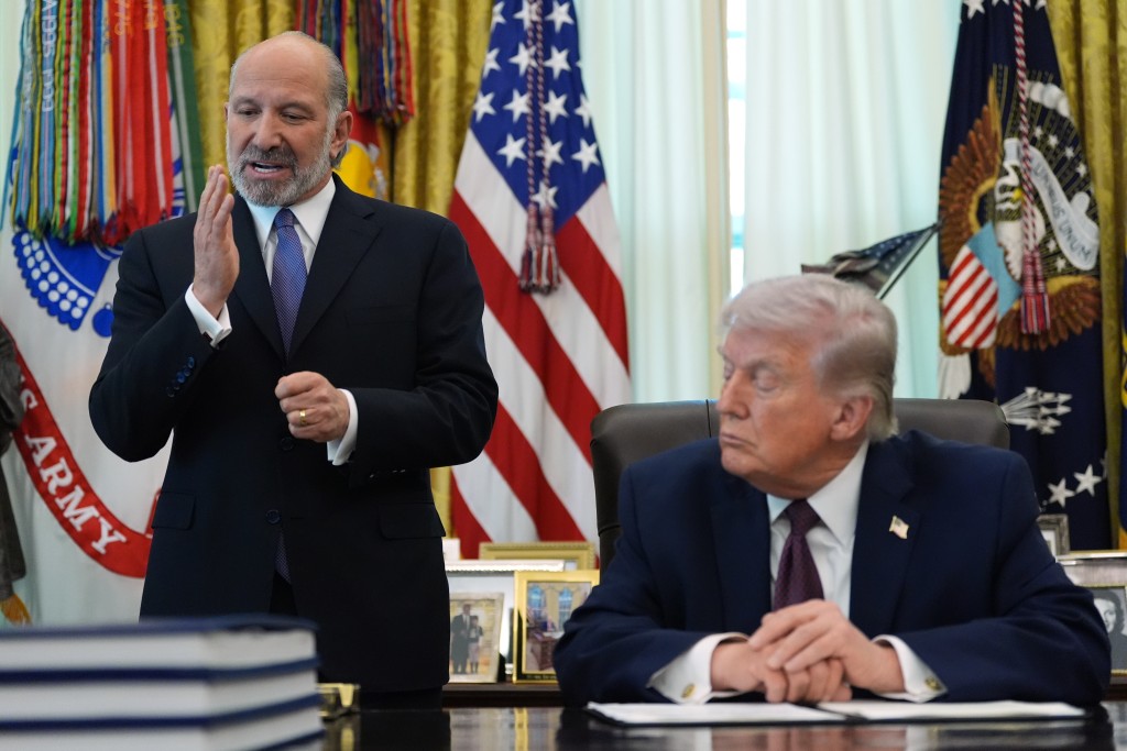 傳特朗普不滿處特尼克。美聯社