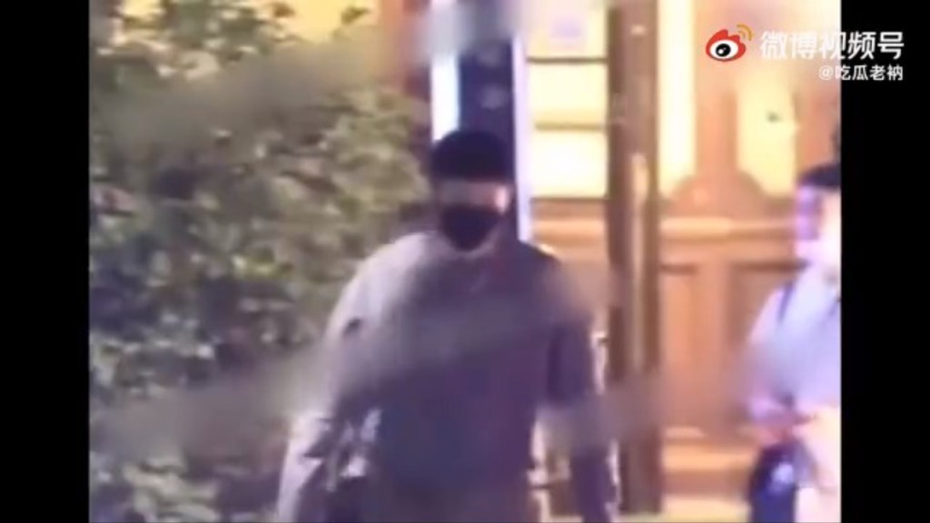 李榮浩獨自一人返酒店。