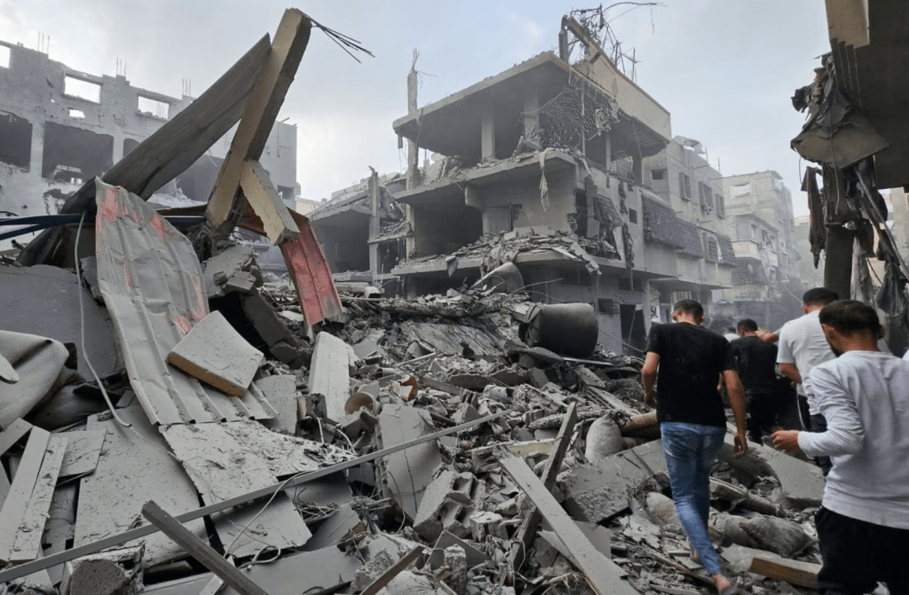 巴勒斯坦卫生部称，以色列持续两周的袭击中，至少有 5,087 名巴勒斯坦人丧生。路透社