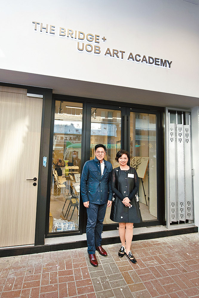 德天社会企业创办人霍启刚（左）和大华银行「艺 • 坊」董事叶杨诗明（右）对在社区推广艺术的理念不谋而合。 