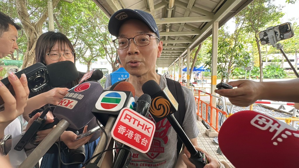 雷先生定下目標清單，所以個多小時便執拾好離開。劉漢權攝