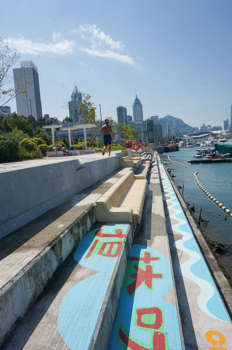 活力避風塘主題區有一條長約九十米的賞景堤岸。