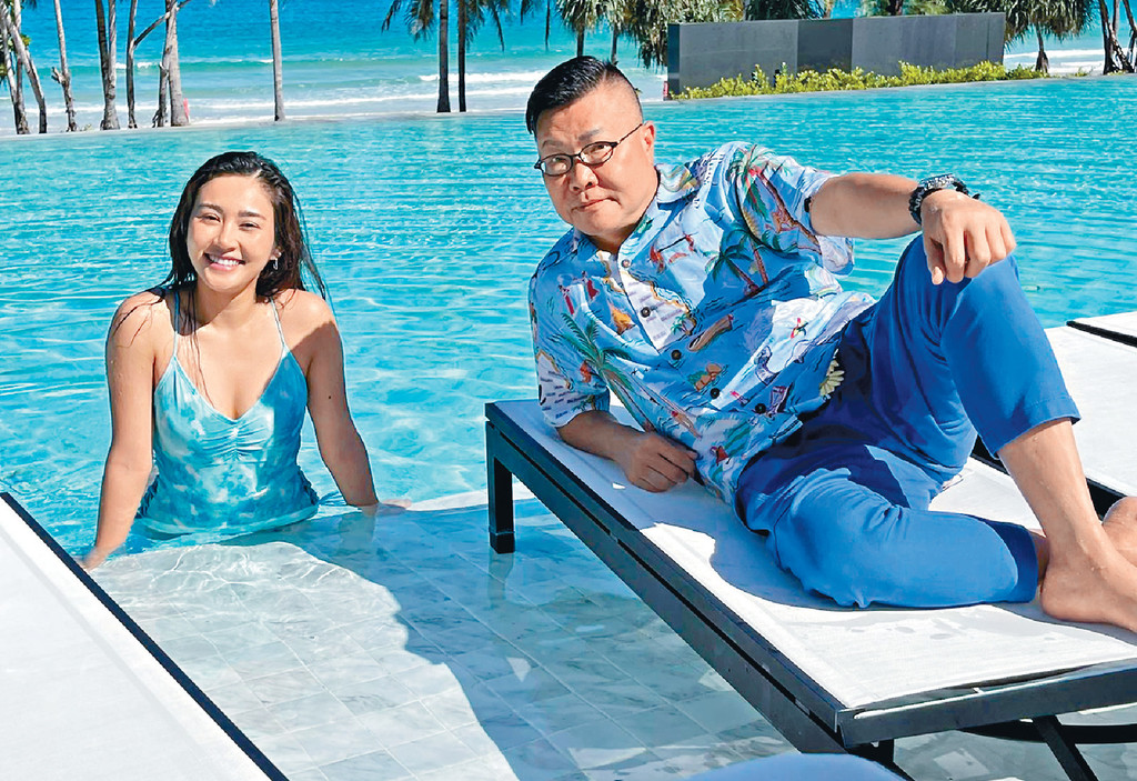 ■胡慧冲布吉島推廣之旅換上省鏡新拍檔「布吉李嘉欣」，網民都好受落。
