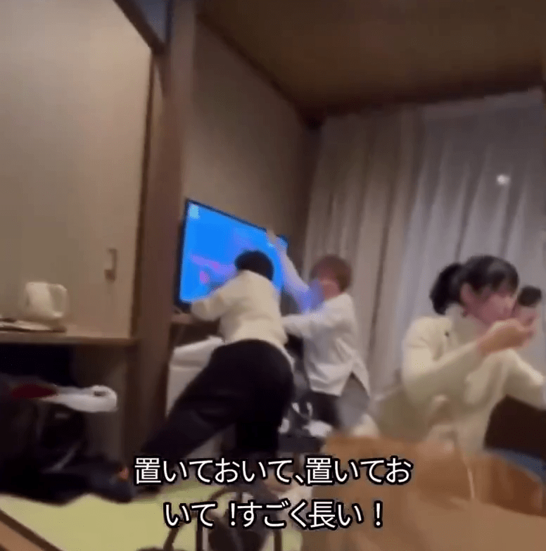 日本遇地震,台灣旅客捨身護電視成網上熱話。 @allenwu_11658 日本遇地震,台灣旅客捨身護電視成網上熱話。 @allenwu_11658