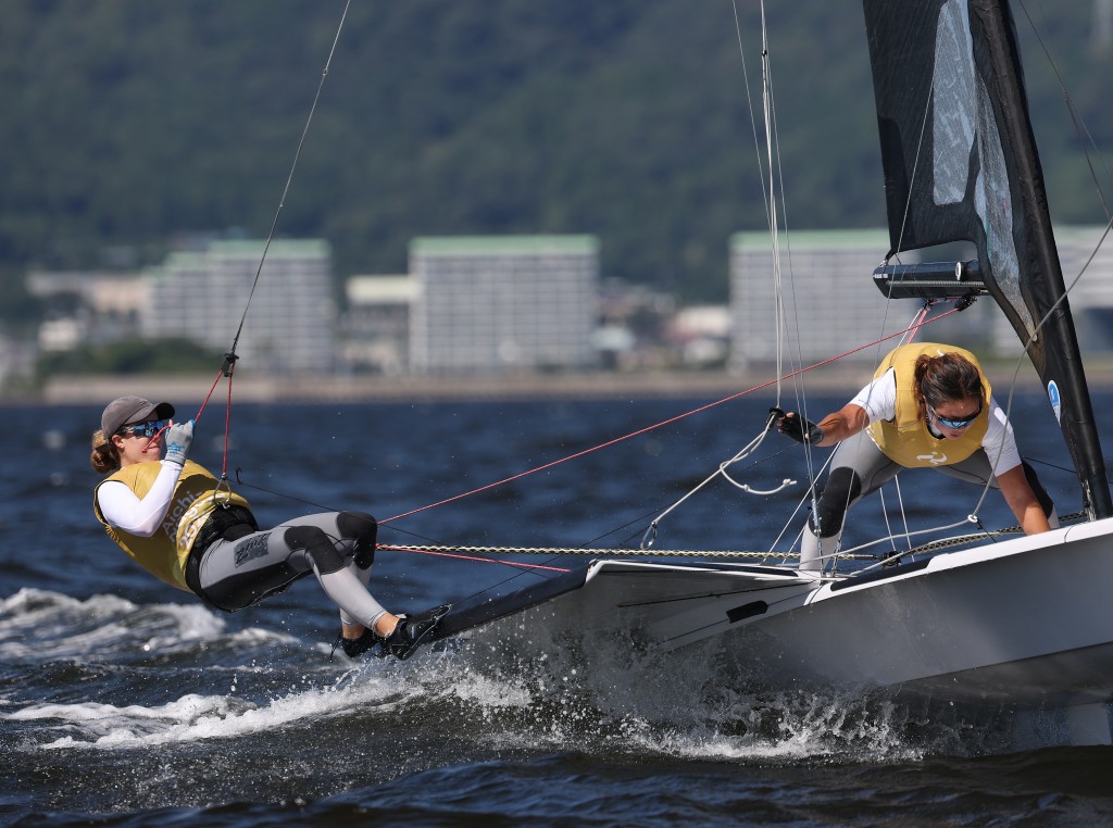 港隊雙人49er級添兩牌 女子奪銀、男子奪銅。新華社