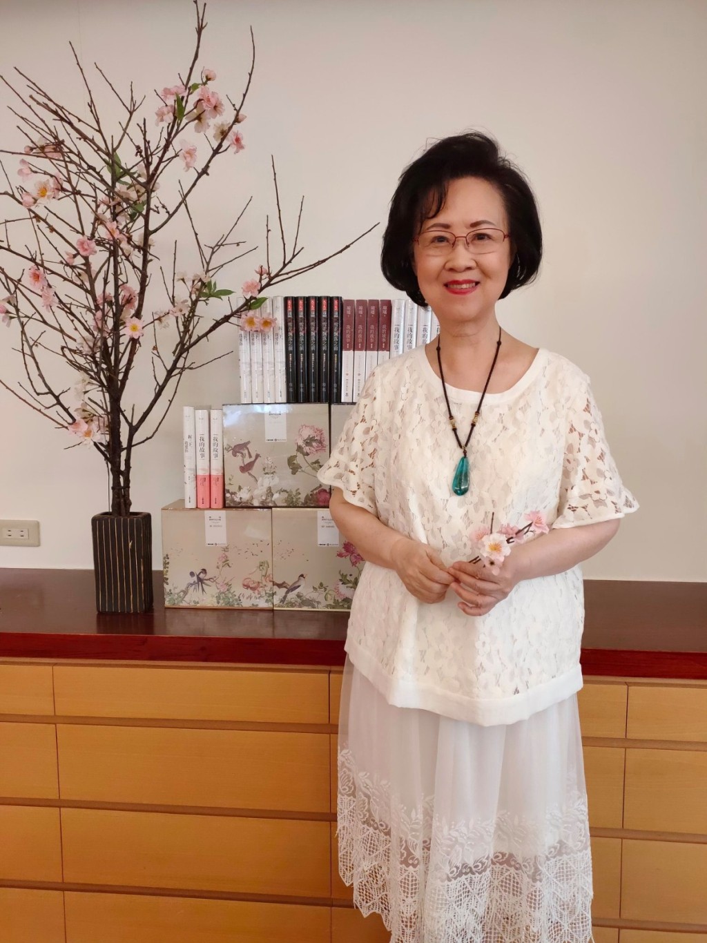 瓊瑤輕生消息傳出,震驚華人社會。facebook 瓊瑤輕生消息傳出,震驚華人社會。facebook