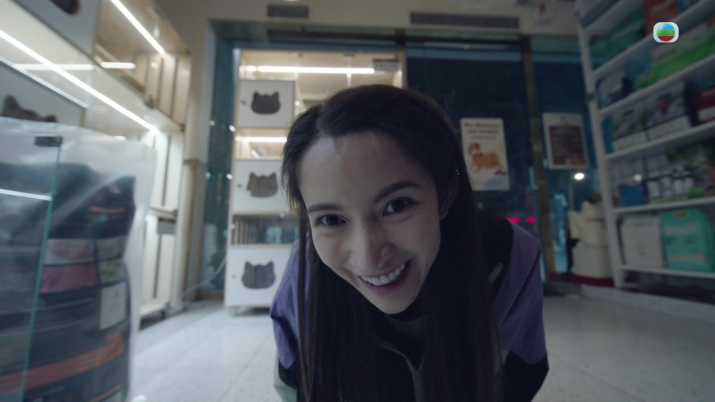 充滿神經質氣質。