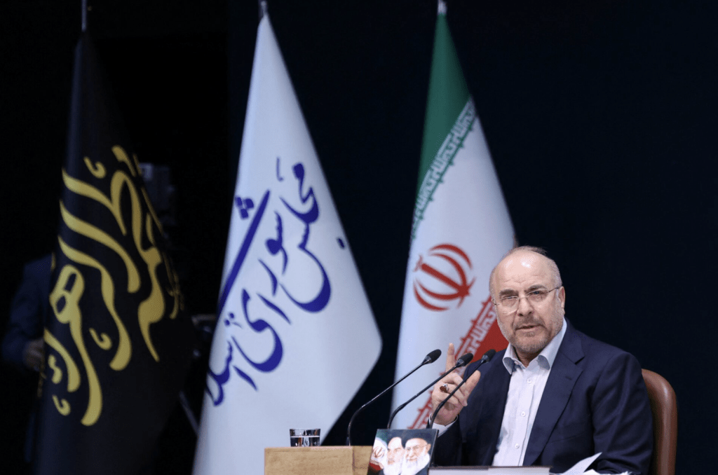 伊朗议长及谈判代表团成员卡利巴夫（Mohammad-Bagher Ghalibaf）发表强硬谈话，指责美国持续实施海上封锁是“公然违反停火协议”，并强调在美方撤销封锁及停止挑衅前，重新开放霍尔木兹海峡（Strait of Hormuz）“绝无可能”。路透社