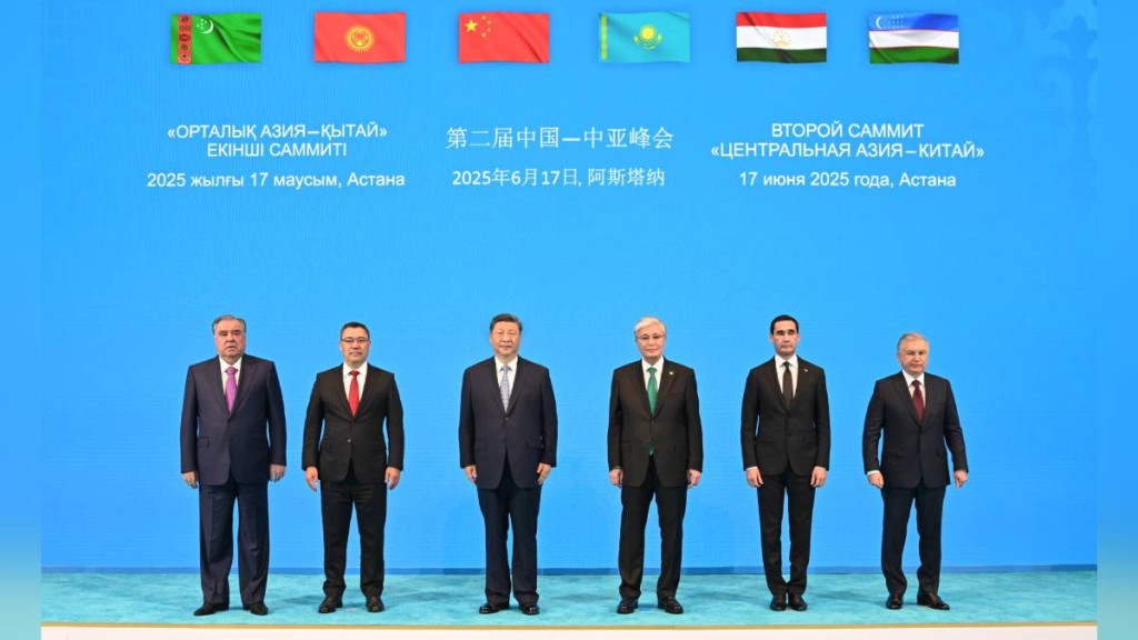 習近平同中亞五國元首集體合影。新華社