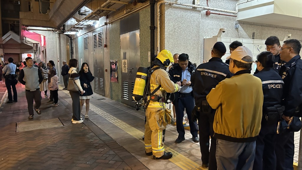 數百名住客漏夜疏散至安全位置。蔡楚輝攝