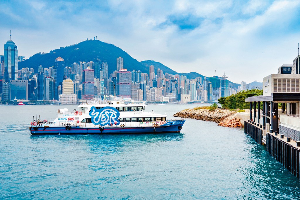 連接西九和中環的「西九渡輪」已正式投入服務。