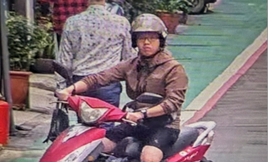 張文19日犯案時不斷換裝扮路人及使用不同交通工具逃走。中時