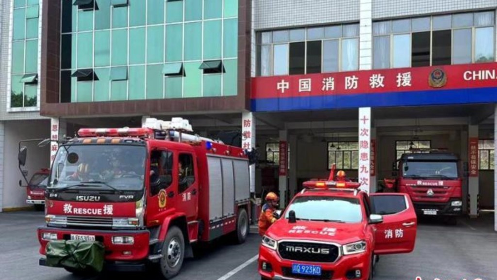 宜賓市消防救援支隊立即調派消防前往救援。中新社