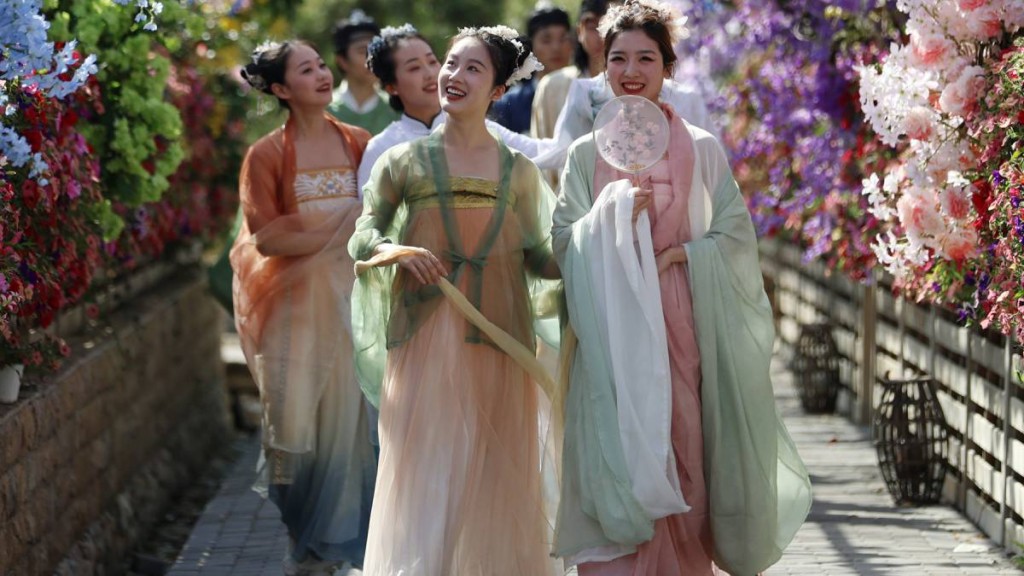 清明假期國內出遊花費逾¥575億。新華社