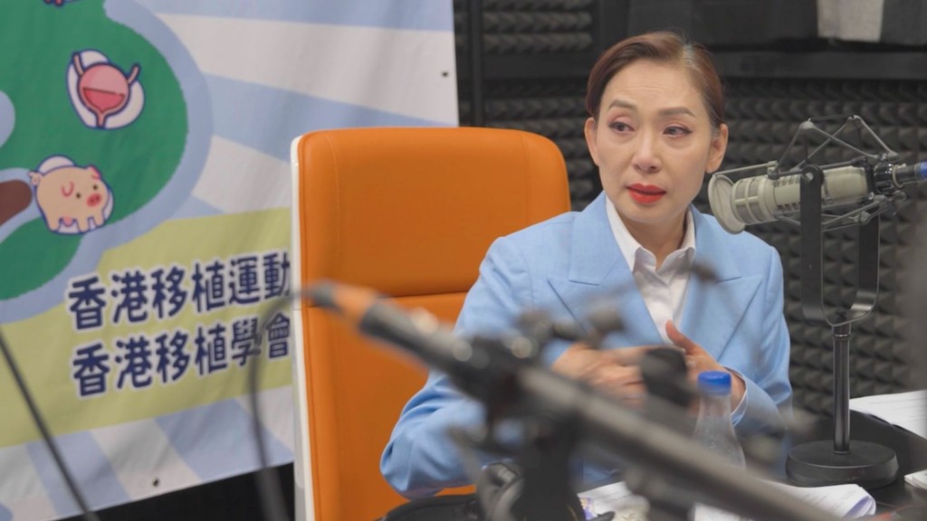鄺美雲大談童年往事。 鄺美雲大談童年往事。