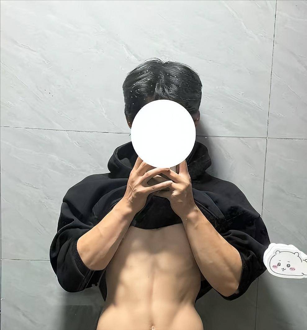 「光Sir」自幼在窮困環境中，靠自己努力不斷改善生活。