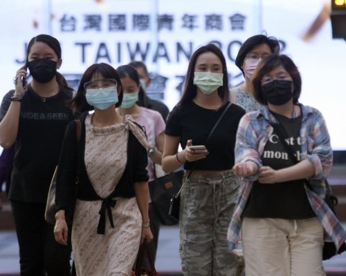 台灣新增8宗確診，6宗境外輸入中4人打過疫苗。AP資料圖片