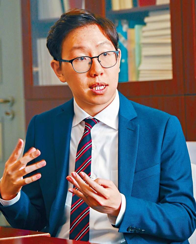 拔萃男書院陳朗天老師表示學生的堅毅精神令他感動。