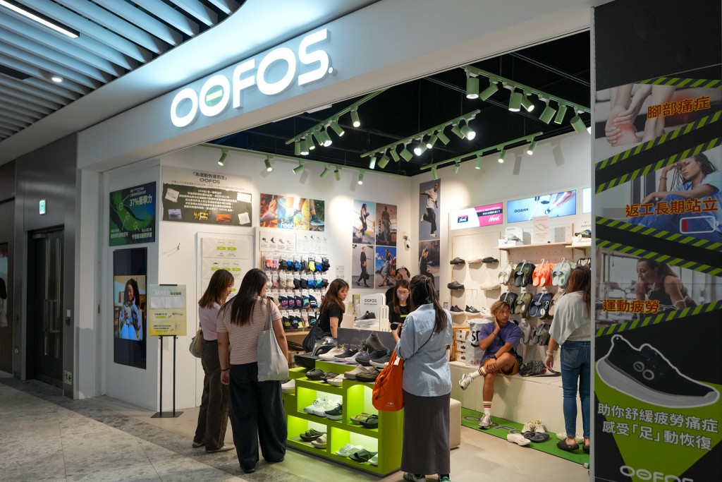 OOFOS營運總監梁志衡表示,參與票尾優惠帶動演唱會期間的生意上升約三成,人流增加一倍。 OOFOS營運總監梁志衡表示,參與票尾優惠帶動演唱會期間的生意上升約三成,人流增加一倍。