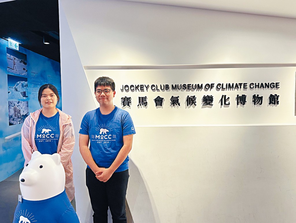 中大學生鄭嘉汶(左)及陳家齊(右)擔任博物館的學生大使約4年,上月更代表大學出席全球可持續發展大會。