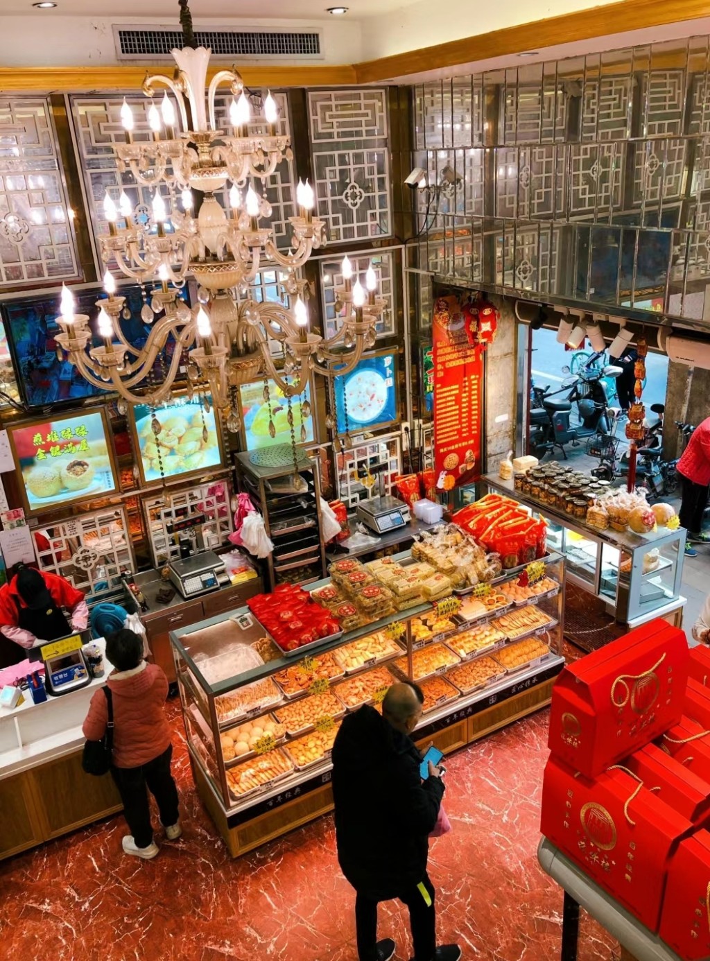 廣州粵菜酒家2024｜2. 榮華樓　現在一樓是老式糕點餅店，售賣烘焙點心手信。 (圖片來源：小紅書)