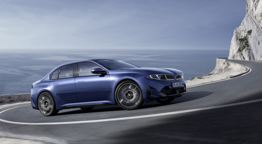 寶馬BMW發表新世代i3電動車：WLTP模式續航里程高達900km，更勝iX3的805km。