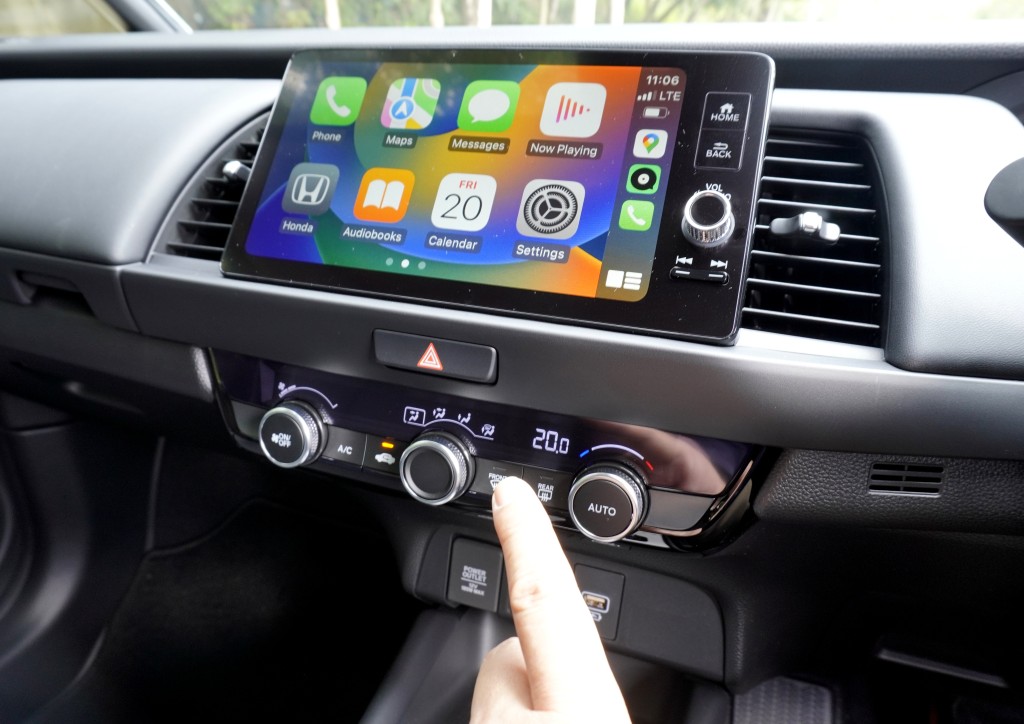 ■中控台触控屏幕支援无线Apple CarPlay。