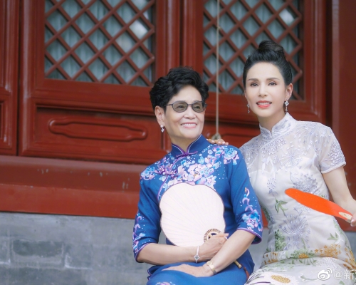 李若彤与妈妈一同参与浙江卫视真人骚节目《熟悉的味道》。