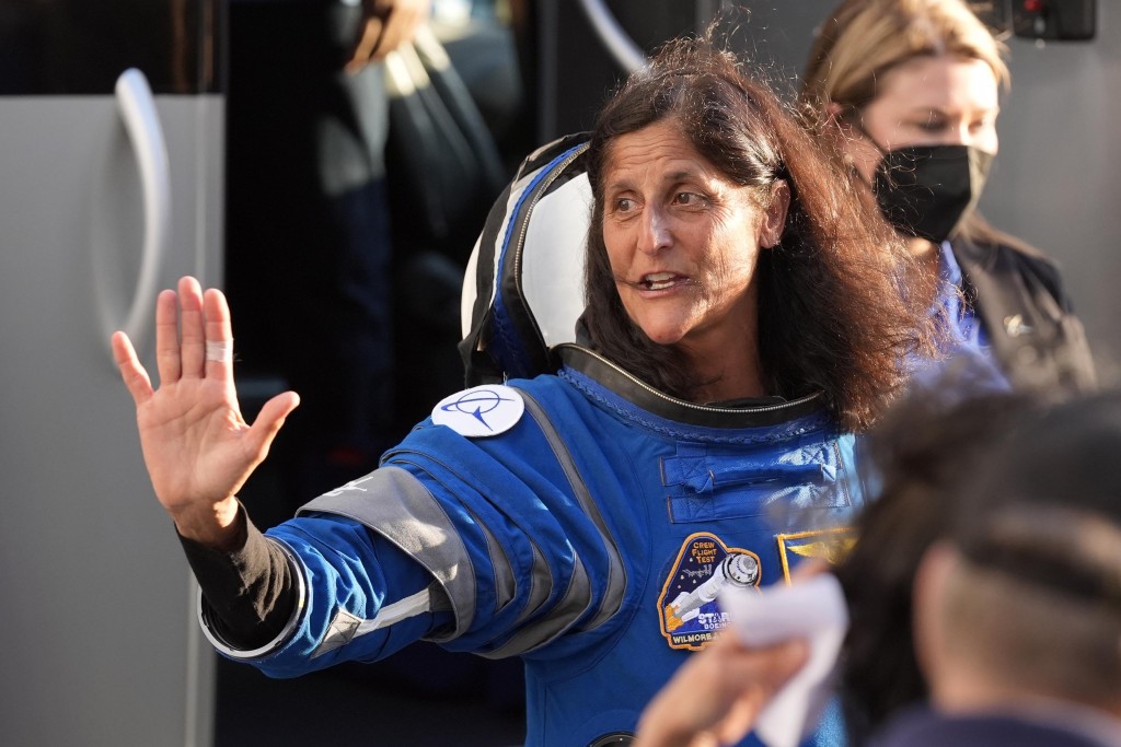 女太空人58歲的海軍上尉蘇尼塔·威廉斯（Sunita Williams）。