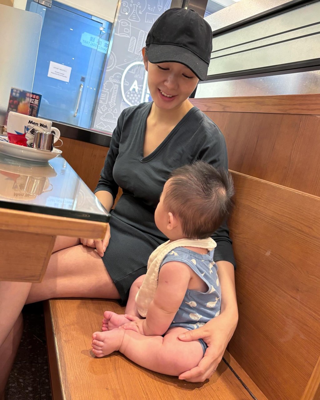 麥明詩分享母子照,B仔非常好肉地。 麥明詩分享母子照,B仔非常好肉地。
