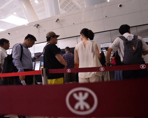 高鐵香港段昨日迎來通車後首個公眾假期。