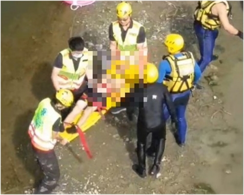 兩人被救起送院已告不治。