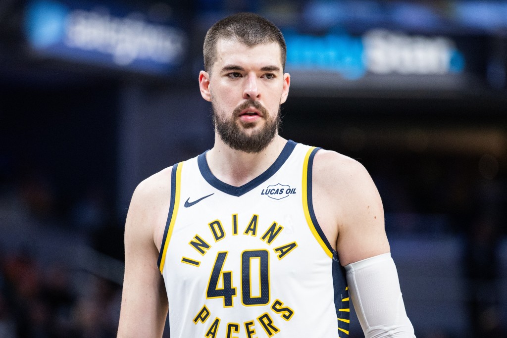 遛马在季中从快艇换来中锋苏巴（Ivica Zubac）时，其首轮签加入了「前四保护」条款。路透社