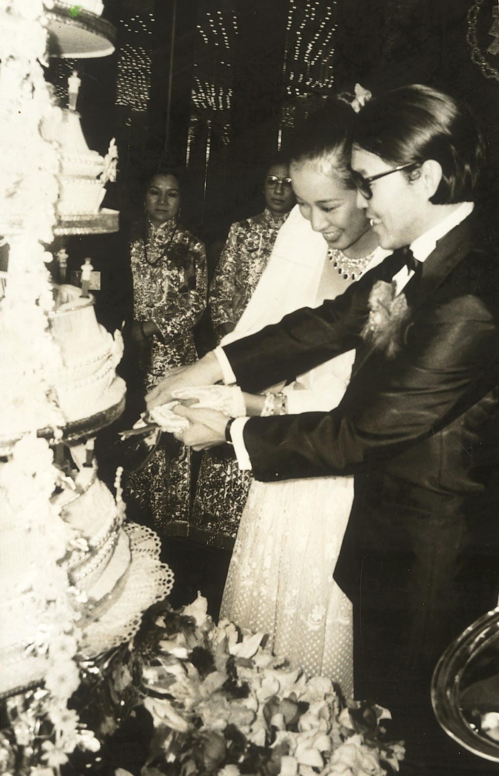 朱玲玲1977年当选港姐冠军9个月后，在1978年9月嫁霍英东长子，两人于尖沙咀美丽华酒店筵开360席。