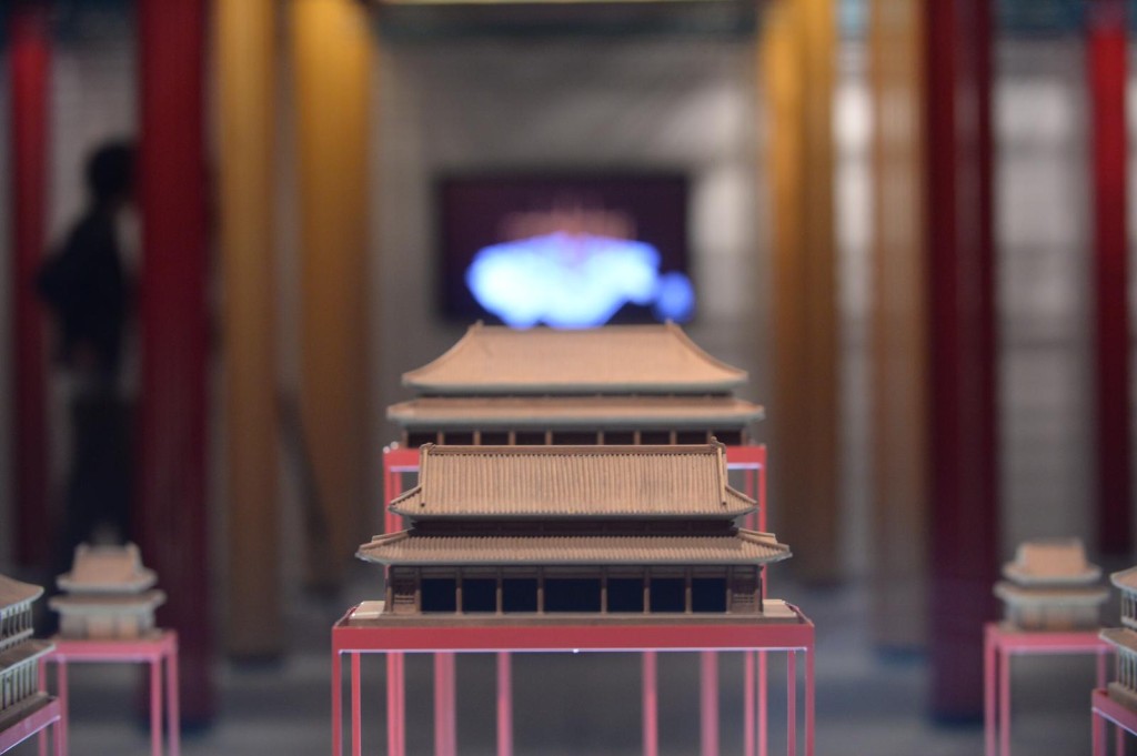 展覽介紹紫禁城的由來、規劃和建築特色。