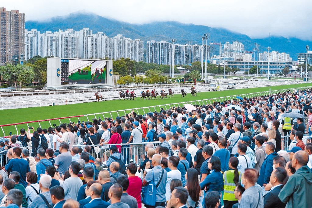 沙田馬場新馬季比賽現場。