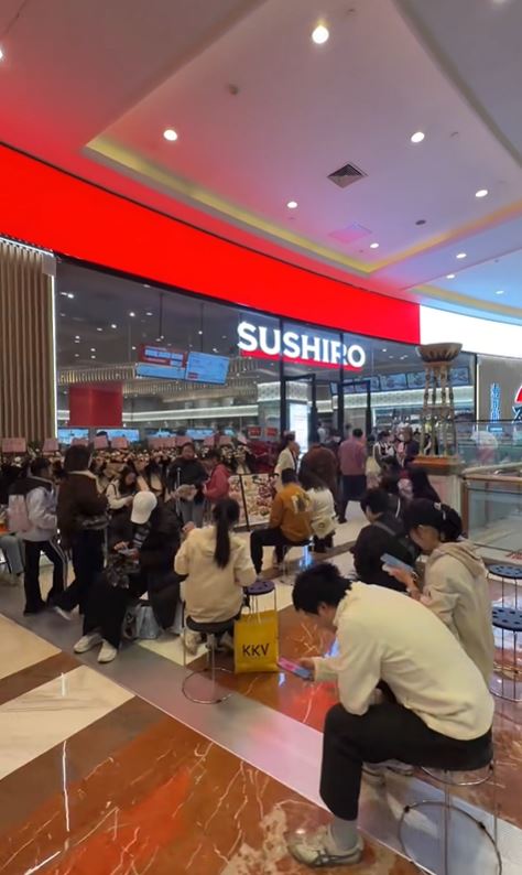 壽司郎上海分店開幕，未受中日關係影響，大量民眾前往光顧。小紅書