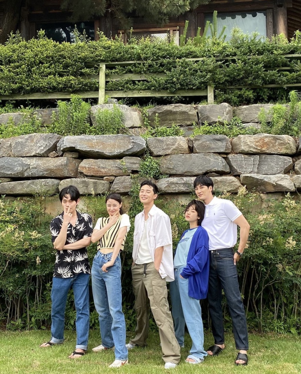 權娜拉在社交網公開拍攝花絮。