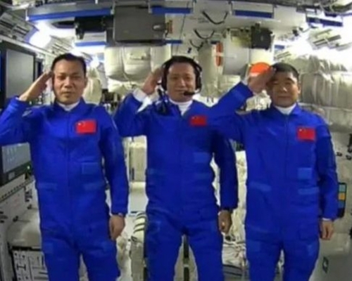 3名太空人將明日返回地球。網圖