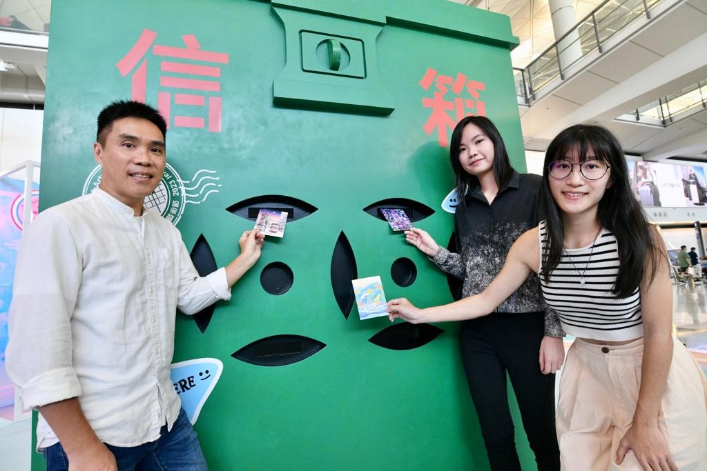 《藝「郵」機場》為藝術節活動之一，透過互動藝術體驗向旅客展示香港獨特風貌。盧江球攝