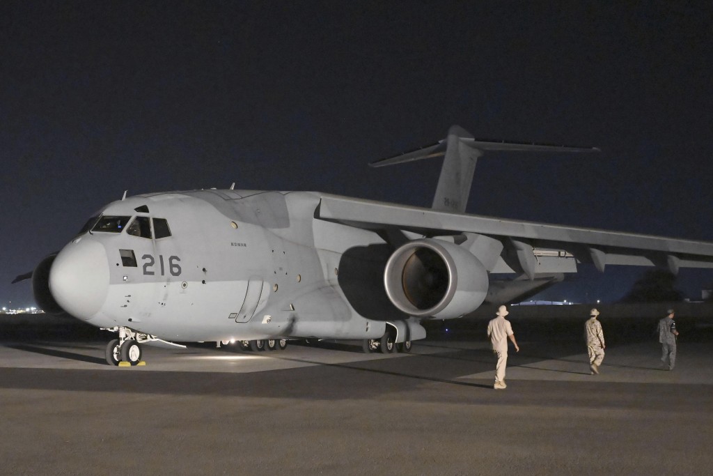 日本撤侨，一架载有从苏丹撤离的日本公民的日本自卫队飞机在吉布提的一个基地。AP