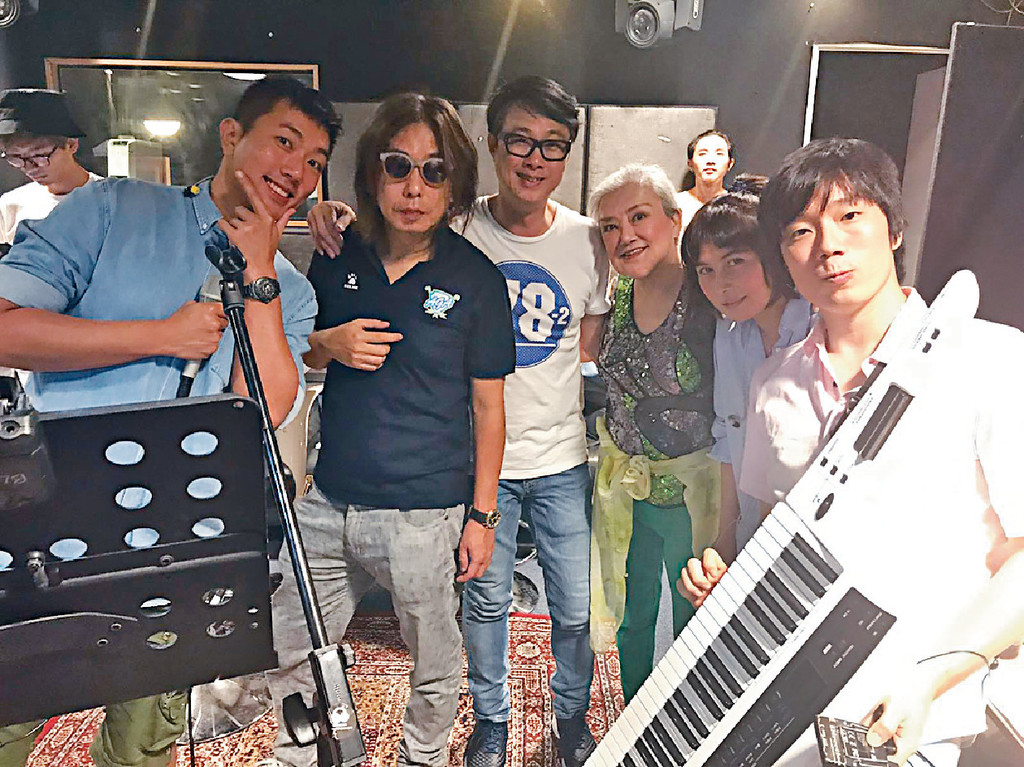 ■一個鐘的綵排時間，有大半用來吹水。