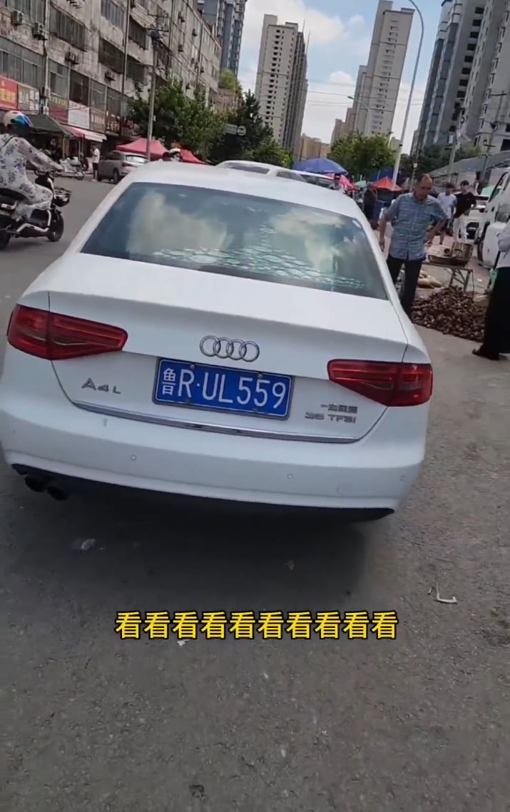 山東悍婦在水果檔掟西瓜洩憤後，被揭發違法駕套牌車。