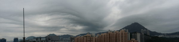 天文台指，这图很可能是首张在香港拍摄到的「糙面云」。摄影梁秉伟（天文台网页）